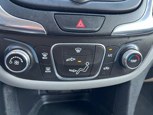 Used 2018 Chevrolet Equinox LT FWD image 34