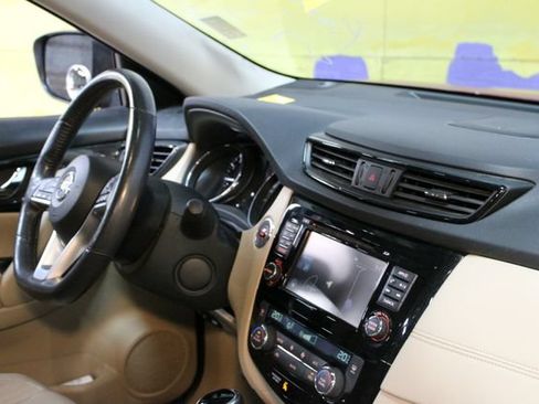 Used 2017 Nissan Rogue SL AWD/4WD image 10