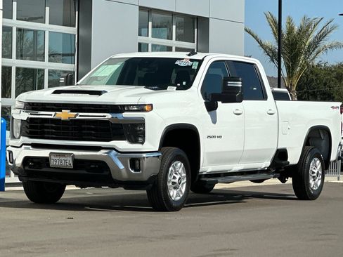 Used 2025 Chevrolet Silverado 2500 LT w/ Convenience Package AWD/4WD image 8
