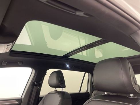 Used 2023 Volkswagen Tiguan SE R-Line image 12