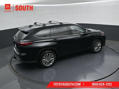 Used 2023 Toyota Highlander Platinum AWD/4WD image 51