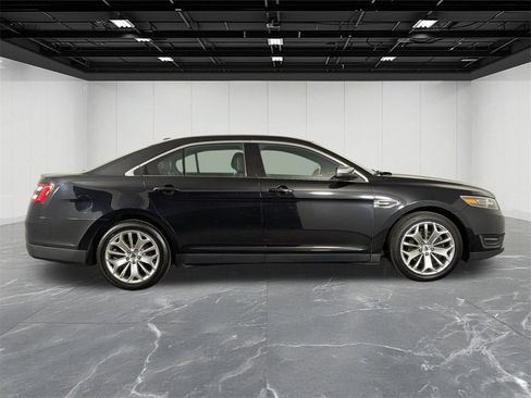 Used 2018 Ford Taurus Limited image 6