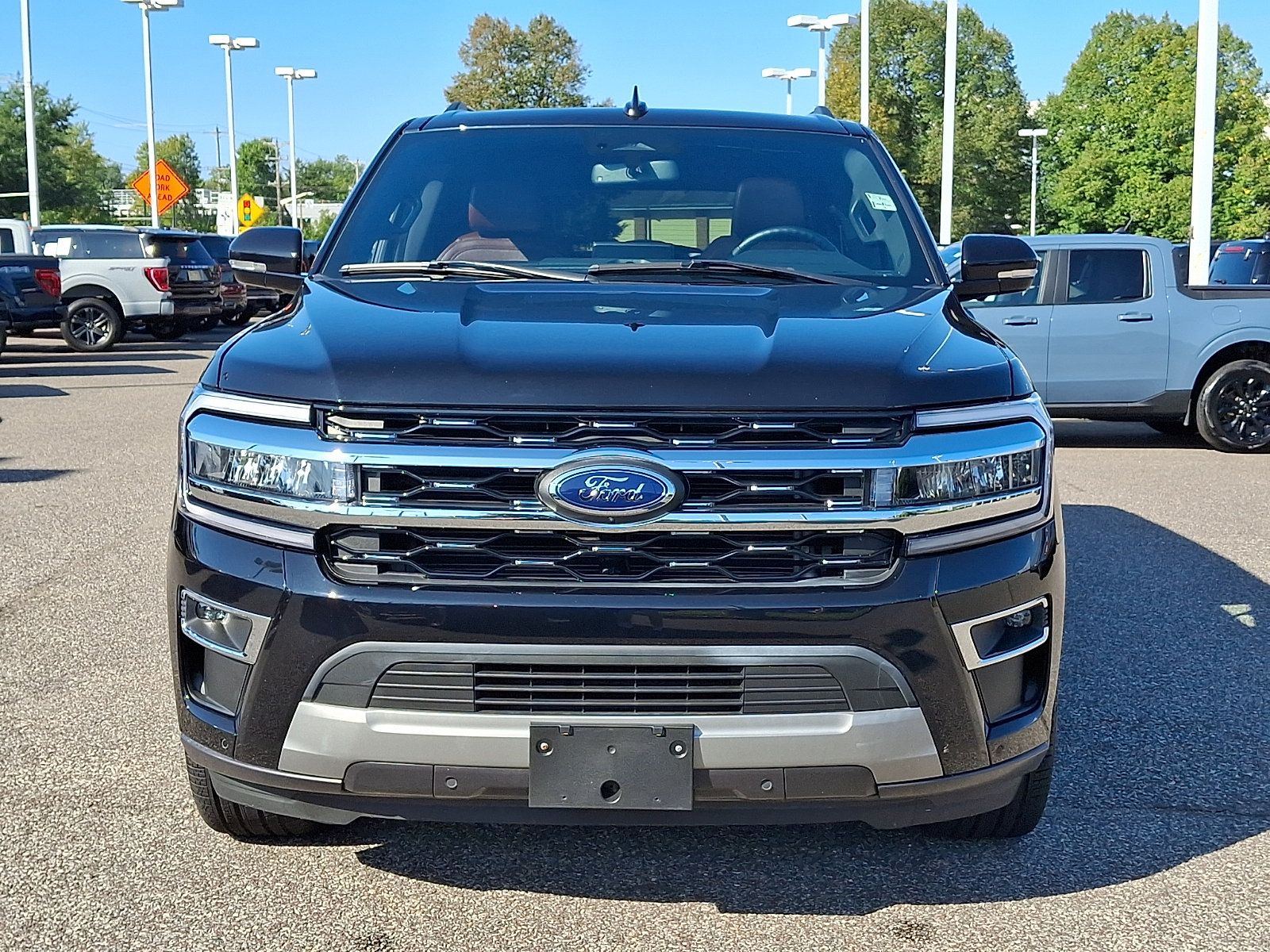 Used 2024 Ford Expedition Limited AWD/4WD image 3