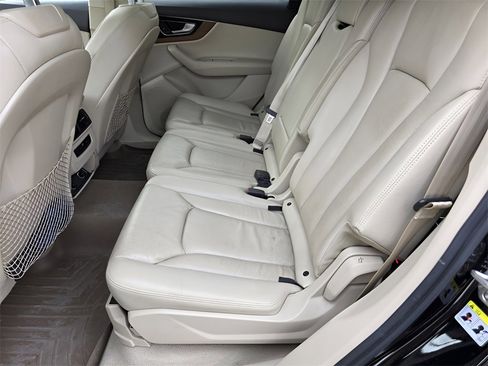 Used 2017 Audi Q7 3.0T Premium image 16