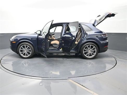 Used 2025 Porsche Cayenne E-Hybrid image 29