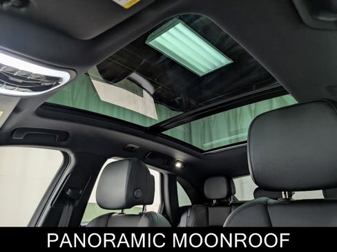 Used 2025 Porsche Macan image 16