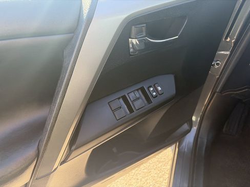 Used 2018 Toyota RAV4 XLE FWD image 7