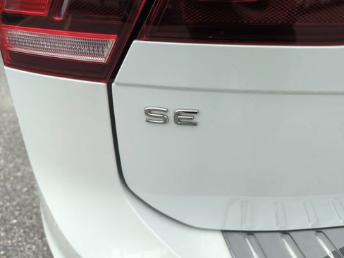 Used 2024 Volkswagen Tiguan SE R-Line FWD image 22