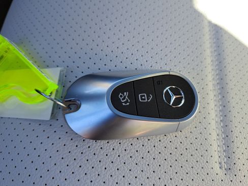 Used 2026 Mercedes-Benz GLC 300 4MATIC image 37