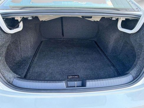 Certified 2022 Volkswagen Jetta SE FWD image 24