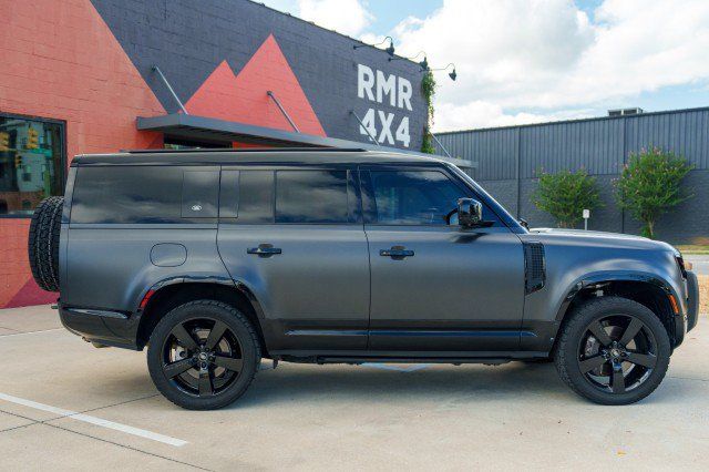 Used 2023 Land Rover Defender 130 X-Dynamic SE AWD/4WD image 4