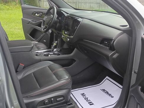 Used 2023 Chevrolet Traverse RS w/ LPO, Cargo Package AWD/4WD image 11
