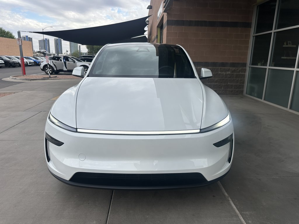 Used 2026 Tesla Model Y Long Range RWD image 9