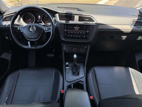 Used 2018 Volkswagen Tiguan SE FWD image 2