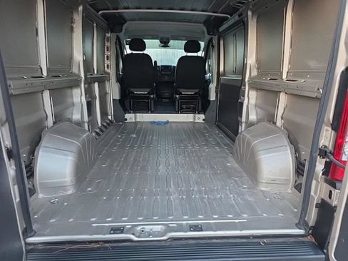 Used 2021 RAM ProMaster 2500 w/ Premium Appearance Group FWD image 8