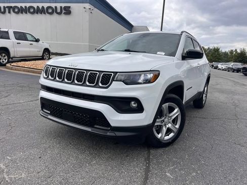 Used 2023 Jeep Compass Latitude AWD/4WD image 9