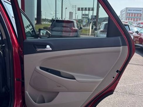 Used 2021 Hyundai Tucson Limited AWD/4WD image 18