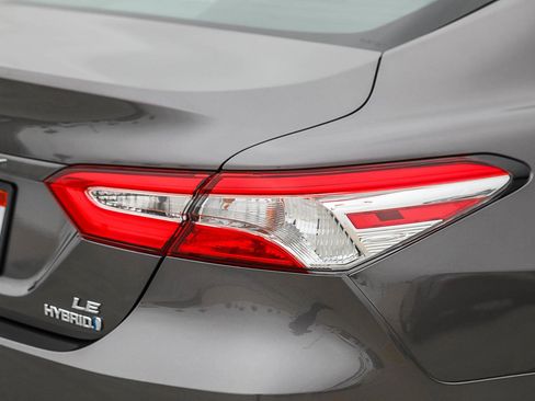 Used 2019 Toyota Camry LE w/ Sunroof Package FWD image 9