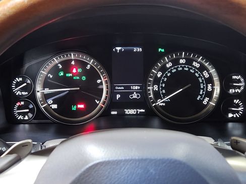 Used 2021 Lexus LX 570 4WD w/ Luxury Package image 34