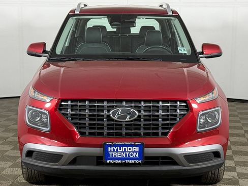 Certified 2025 Hyundai Venue Limited FWD image 10