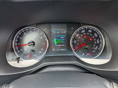 Used 2022 Toyota RAV4 LE image 10