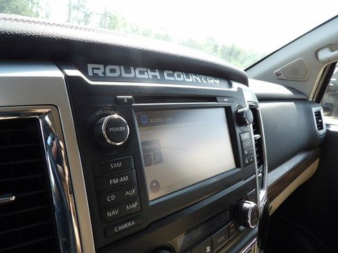 Used 2017 Nissan Titan SL w/ Chrome Package AWD/4WD image 20