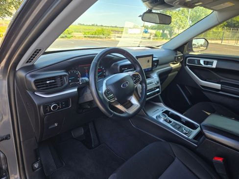 Used 2023 Ford Explorer XLT AWD/4WD image 11