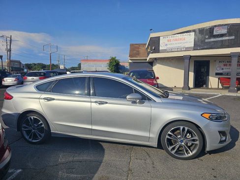 Used 2019 Ford Fusion Titanium image 2