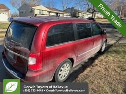 Used 2014 Chrysler Town & Country Touring image 6