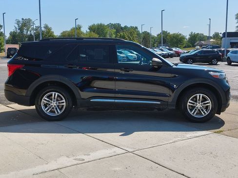 Used 2020 Ford Explorer XLT w/ Equipment Group 202A AWD/4WD image 16