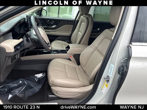 Certified 2024 Lincoln Corsair AWD image 12