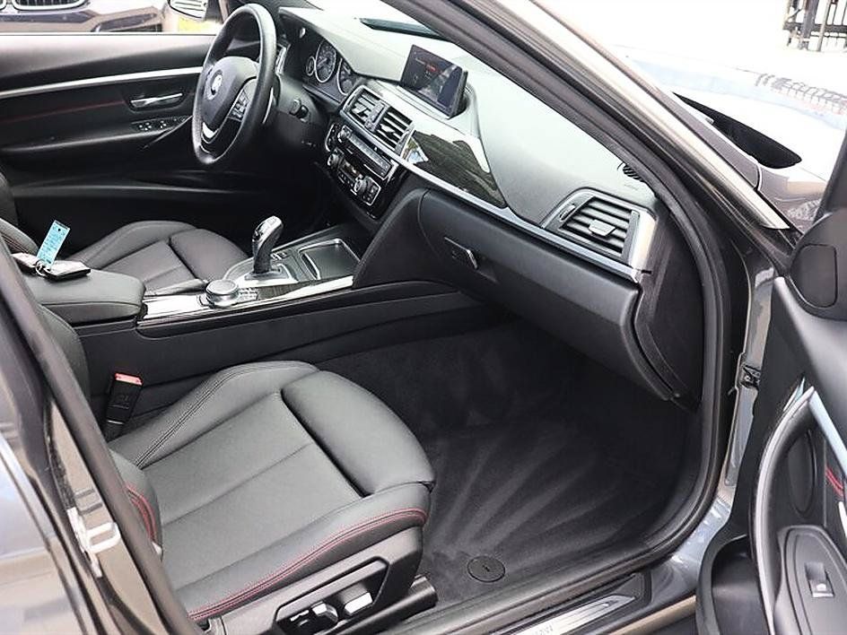 Used 2018 BMW 330i xDrive Sedan AWD/4WD image 12