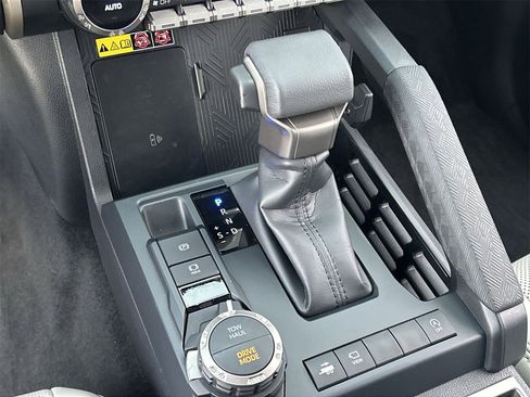 Used 2025 Toyota Tacoma Limited image 23