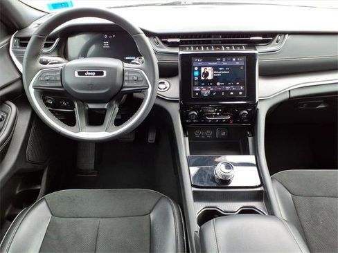 Used 2024 Jeep Grand Cherokee L Laredo image 11