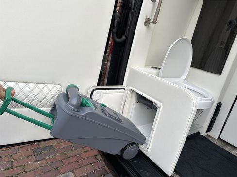 Used 2024 Mercedes-Benz Sprinter 3500 image 31