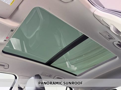 Used 2021 Volkswagen Tiguan SE w/ Panoramic Sunroof Package AWD/4WD image 4