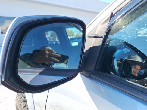 Used 2017 Toyota Tacoma SR5 image 16