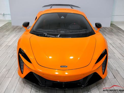 Used 2023 McLaren Artura RWD image 32