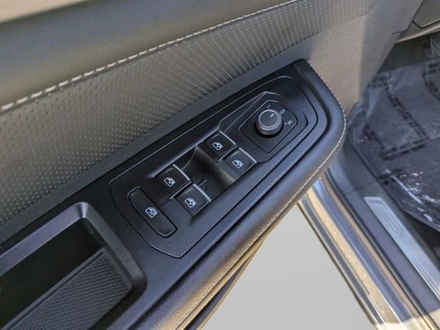 Certified 2024 Volkswagen Atlas Cross Sport SE w/ Panoramic Sunroof Package image 17