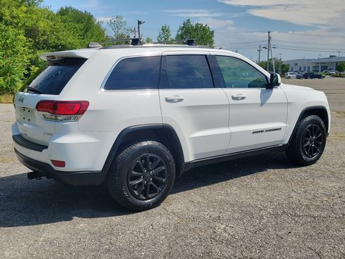 Used 2021 Jeep Grand Cherokee Laredo AWD/4WD image 5
