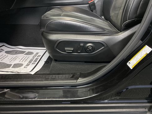 Used 2023 Jeep Grand Cherokee L Laredo image 12