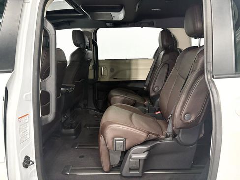 Certified 2023 Toyota Sienna Platinum image 6