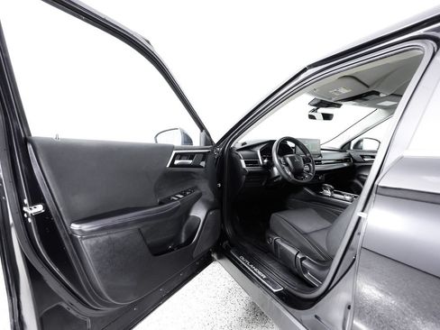 Used 2025 Mitsubishi Outlander ES FWD image 21