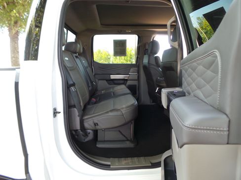 Used 2025 Ford F250 Platinum w/ Platinum Plus Package AWD/4WD image 44