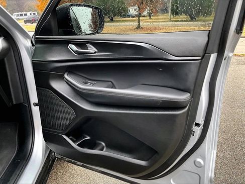 Used 2025 Jeep Grand Cherokee L Laredo w/ Luxury Tech Group I image 24