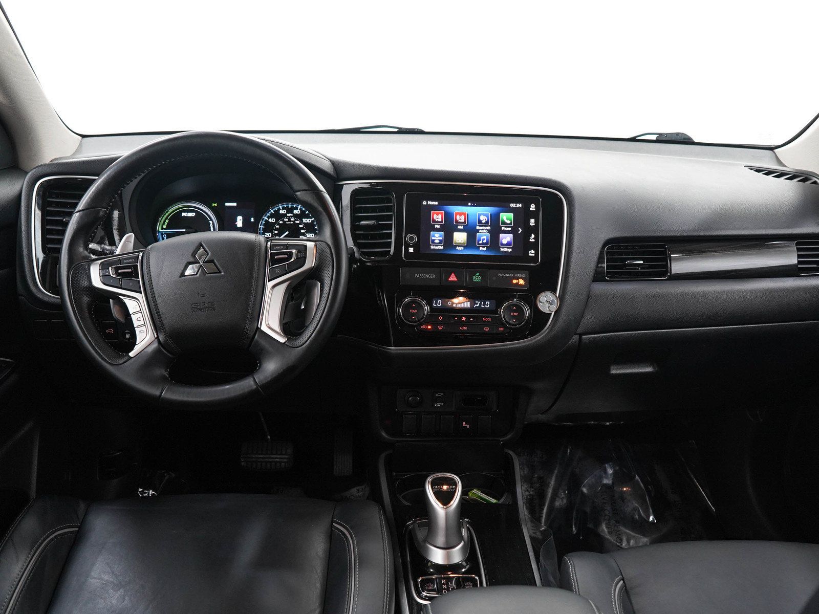 Used 2018 Mitsubishi Outlander 4WD Plug-In Hybrid image 16