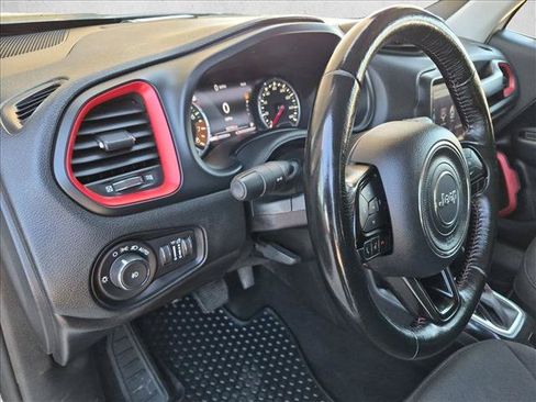 Used 2022 Jeep Renegade Latitude w/ Convenience Group AWD/4WD image 10