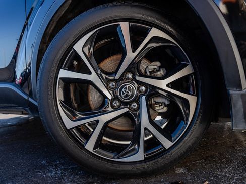 Used 2018 Toyota C-HR XLE image 13