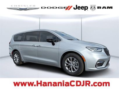 New 2026 Chrysler Pacifica Limited w/ Trailer Tow Group