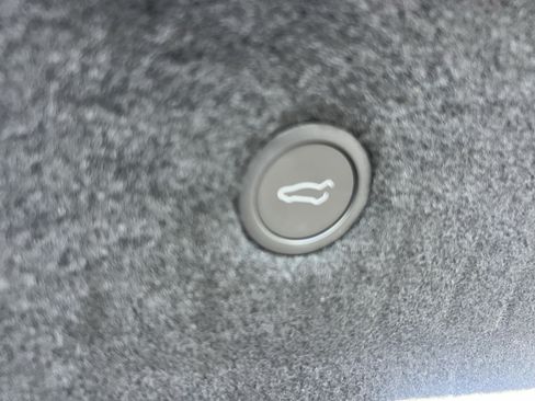 Used 2024 Tesla Model S AWD/4WD image 33